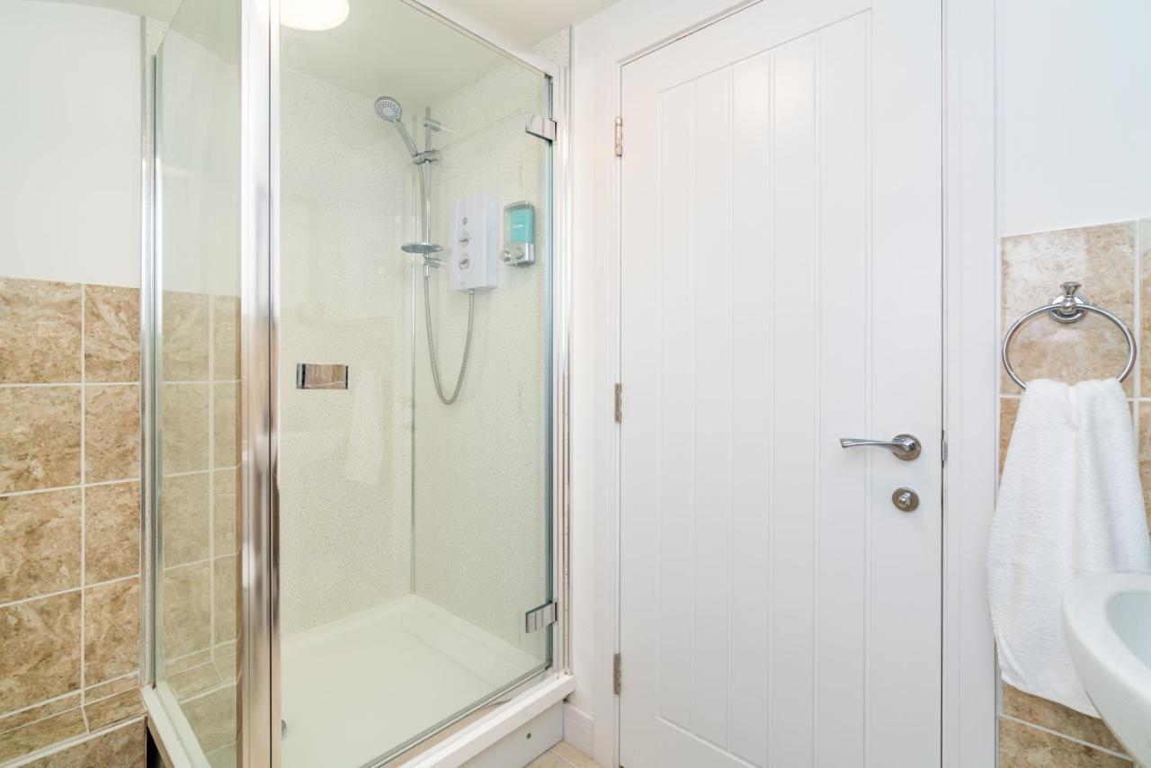 Town Center Apartment With 55” Smart Tv+Netflix Andover Ngoại thất bức ảnh